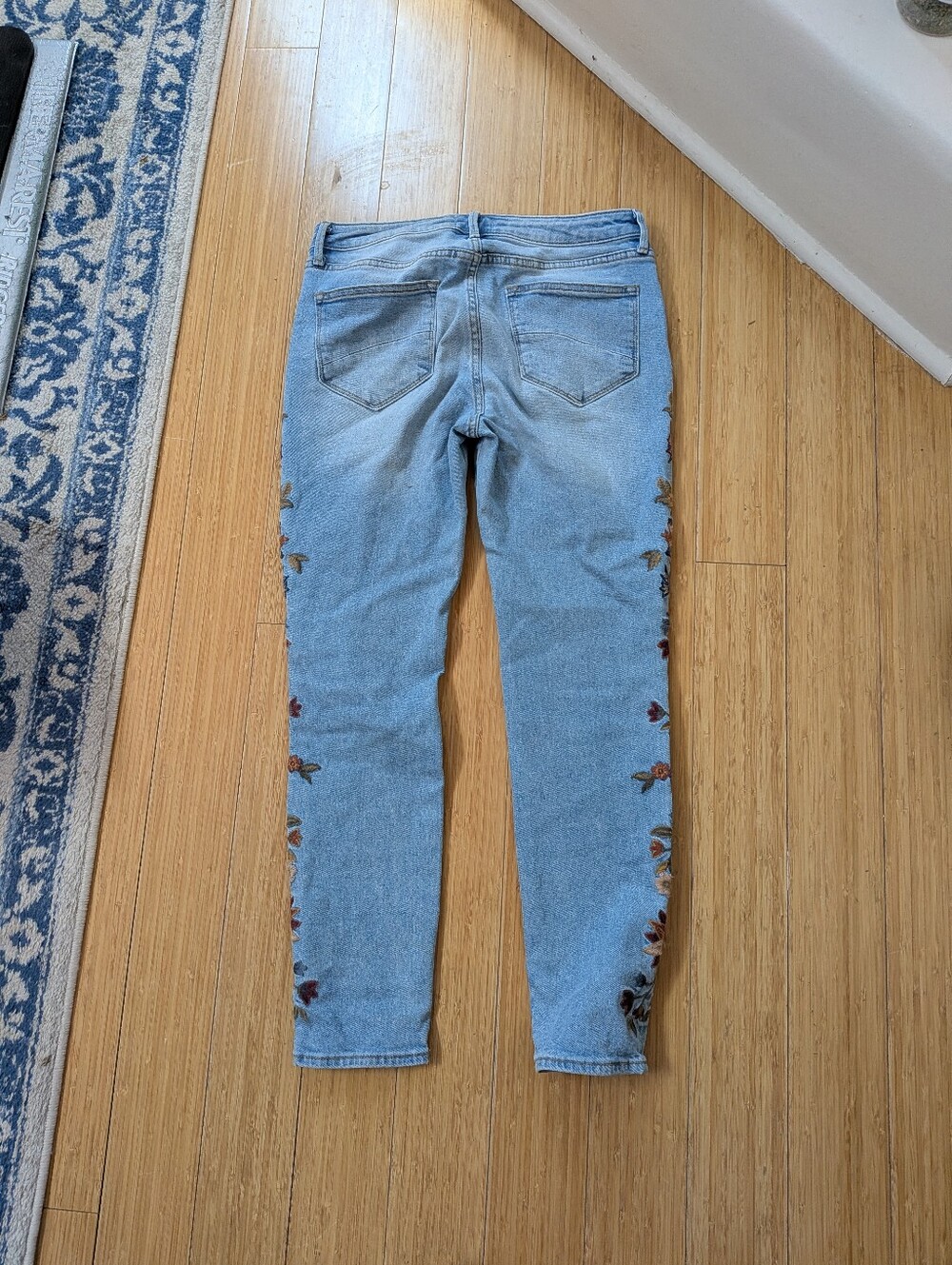 Driftwood Jackie High-Rise, Waist 27, Length 28, Embroidered Light Blue Jeans - Picture 3 of 9